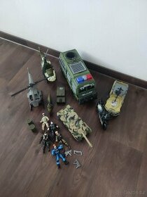 Vojenský set, transportér, vrtulníky, tank, Jeep a vojáci - 1