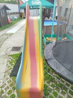 Laminátová skluzavka s dřevěnou konstrukcí