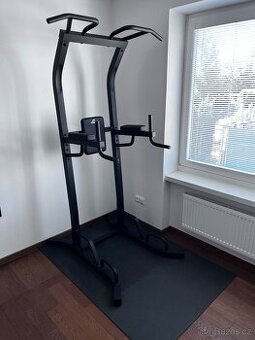 Volně stojící hrazda na posilování