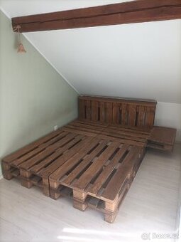 Postel z palet