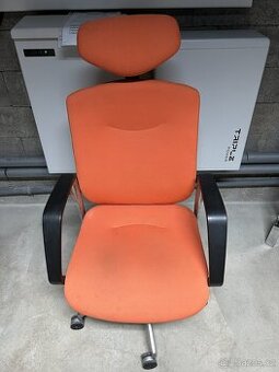 Kancelářské křeslo v dobrém stavu