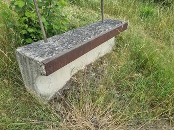 Betonové koryta