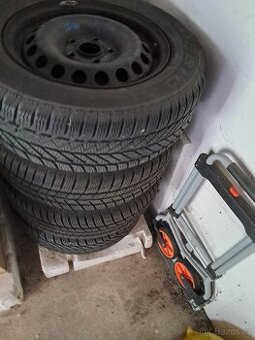 Zimni kola na plechovych diskach + ochranne kryty