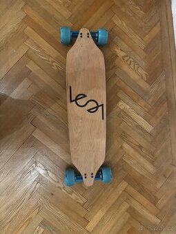 Longboard značky LEAN