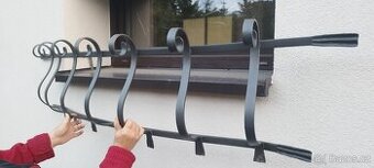 Kované držáky na truhlíky na okna