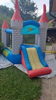 Skákací hrad - zachovalý s dmychadlem, kolíky, obalem