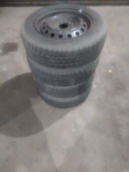 Zimní pneu Barum 185/65/15 88T vč. ráfků