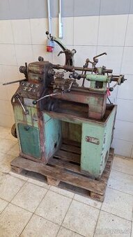 Revolverový soustruh R12 D