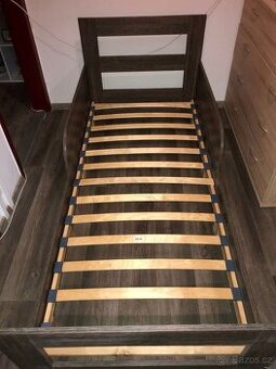 Dětská postel s bočnicemi 200x90