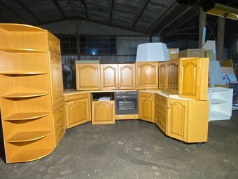 Masivní kuchyňská linka z Německa se spotřebiči