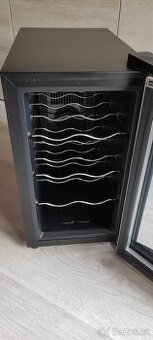 domácí vinotéka na 8 láhví