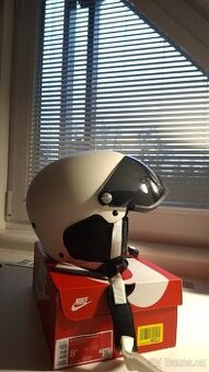 Dámská bílá lyžařská helma