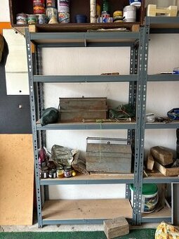 Kovový policový regál