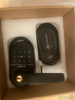 Zámek Smart Clock na dálkové ovládání na kód