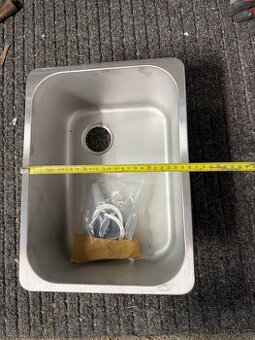 Nerezový dřez úplně nový