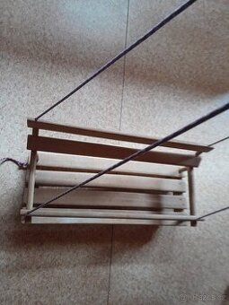 DĚTSKÁ DŘEVĚNÁ HOUPAČKA pro dvě až tři děti