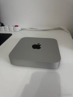 Apple Mac mini / M2 / 8GB / 256GB SSD / stříbrný