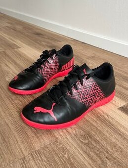 Jako nové černé sálovky Puma vel. 40.5. Boty na futsal