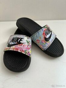 Pantofle Nike 35,5 - 1
