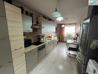 Prodej  domu s dvěma byty 1x 3+1 a 1x 2+1), 2x garáž, zahrad