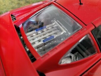 Modely aut 1:18, výrobce Burago, Italie