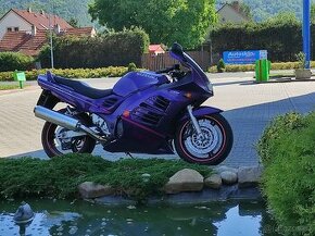 Suzuki RF900R top stav.