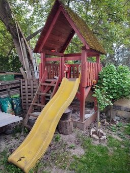 Dětský domeček se skluzavkou , pískoviště