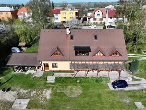 Prodej komerčního RD s bydlením, zahradou a garáži.