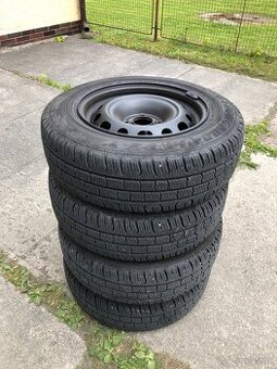 Prodám sadu zimních pneumatik Rosava 195/70/r15C