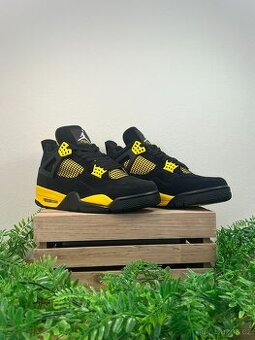 Air Jordan 4 Retro "Thunder" (46)
