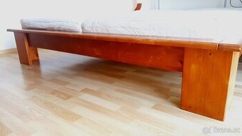 Prodám postel - masiv smrk - 1