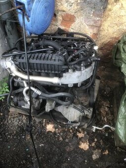 Prodám kompletní motor Mercedes 220 CDI 110 KW