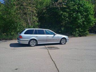 BMW 523