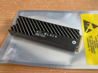 WD BLACK SN750 NVMe 500GB SSD chladič zánovní 100%