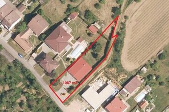 Prodej stavebního pozemku se stavbou v Traplicích