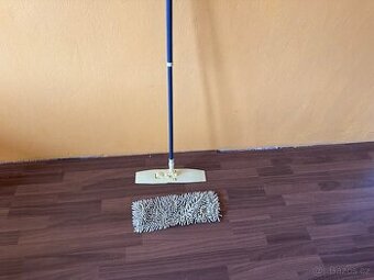 Ruční mop na úklid