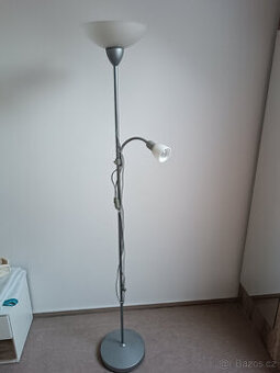 Stojací lampa