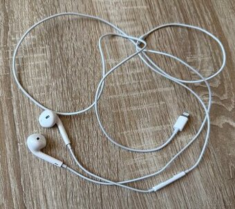 Sluchátka Apple EarPods Lightning (záruka do května 2027)