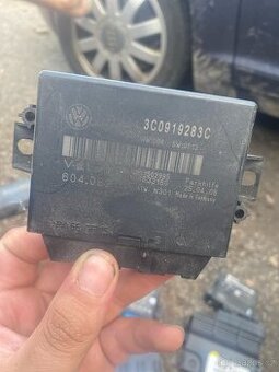 Řidici jednotka parkovacích senzorů Passat B6