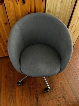 židle IKEA SKRUVSTA – šedá (Vissle)