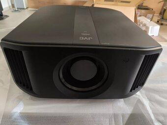 JVC DLA-N5B 4K HDR projektor