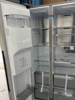 Lednička Samsung RS68CG885DS9