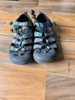 Keen sandále 39