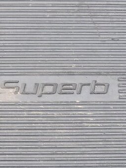 Gumová rohož do kufru Škoda superb 2  - Kombi