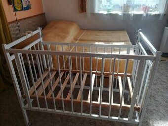 Dřevěná dětská postýlka