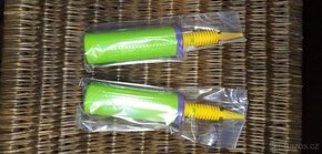 Pumpička na míče, nafukovací zvířátka i lehátka