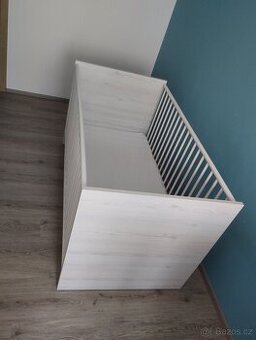 dětská postýlka