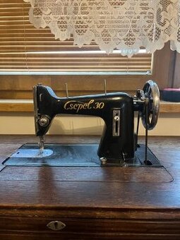 Šicí stroj Csepel 30