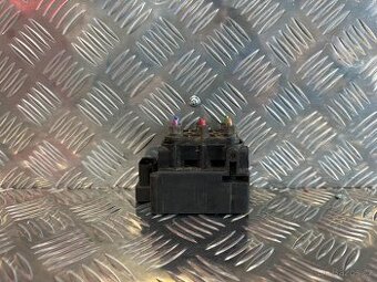 ROZDĚLOVAČ VZDUCHU AUDI 4F0616013