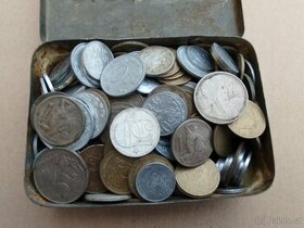 Mince ve staré plechové krabičce - československé mince